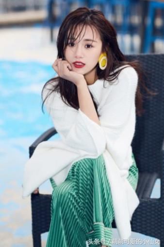 安悦溪这是穿的啥？裤子上有20个扣子没扣，渔网袜更没眼看！