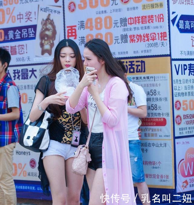 街拍气质迷人个性的美女,打死也不让女友这样穿!