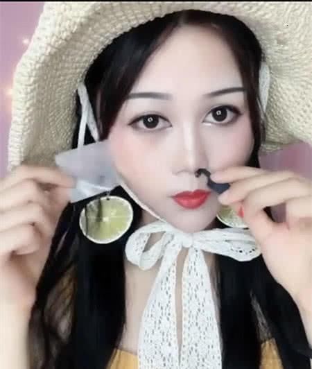 化妆术欺骗了多少男同胞？当女友回家卸完妆，才知道连头发都假的