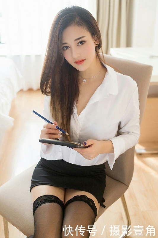 人像摄影：长发女秘书，职场美女