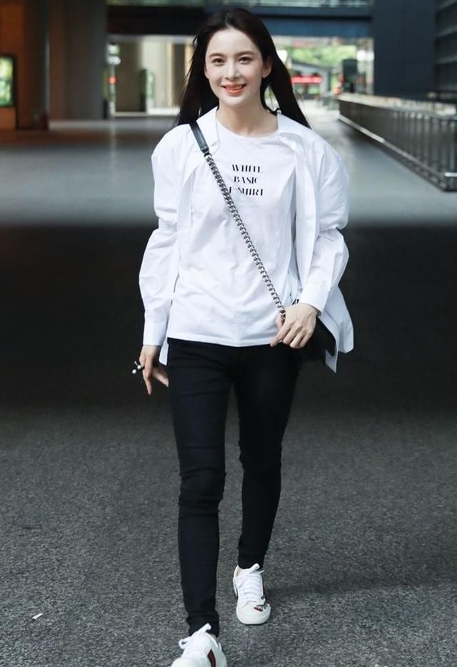 170的赵韩樱子同框173关晓彤，谁的身高说了谎，一看便知!