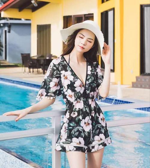 微胖界的小姐姐穿起比基尼泳衣，一样可以美妙绝伦，惊艳全场