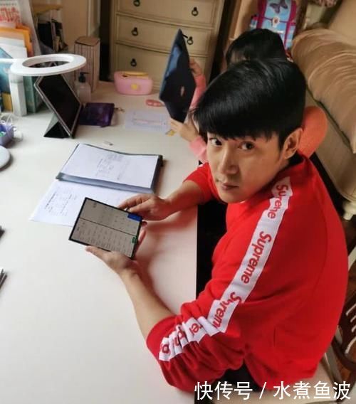 「细心」陆毅是隐形富豪,一个手机价值10万,老婆开400万限量版豪车