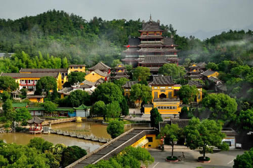 浙江香火很旺的一座寺庙，距今有1500多年历史，比国清寺还早