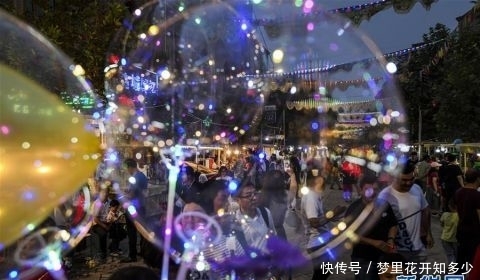 新疆：美食荟萃的喀什夜市