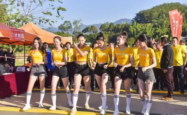  『连大气都没』女子跑马拉松夺冠, 却大气都没喘! 亚军季军: 我们没看见她