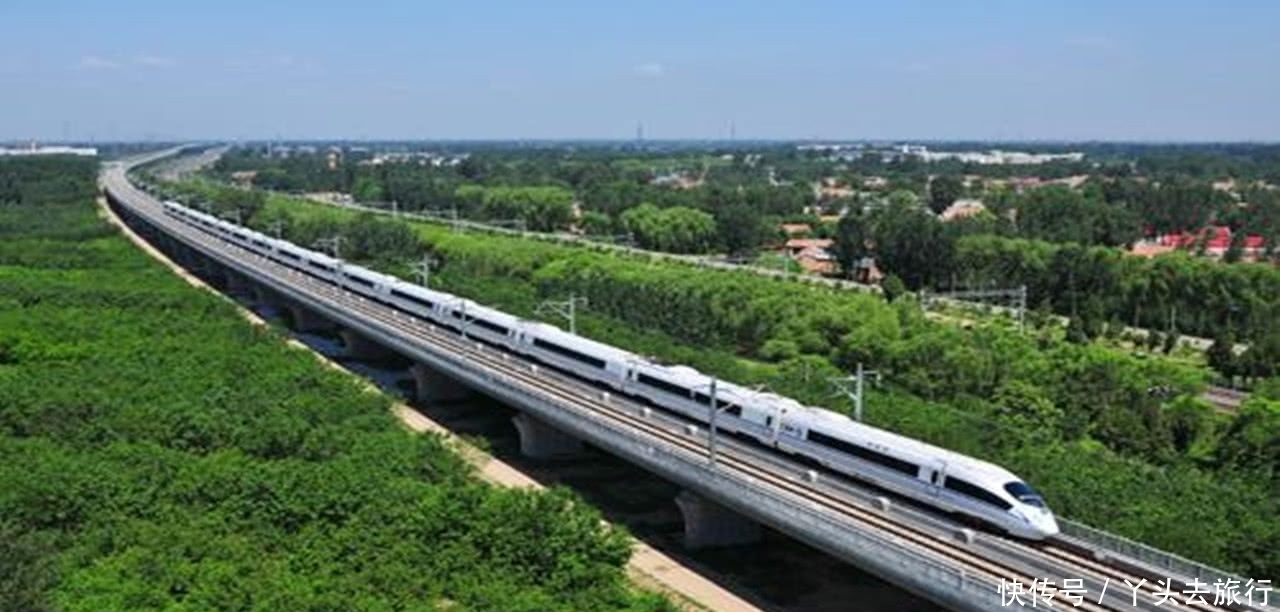 中国最能“吸金”的高铁，年收益高达300亿元，每隔5分钟发一趟车
