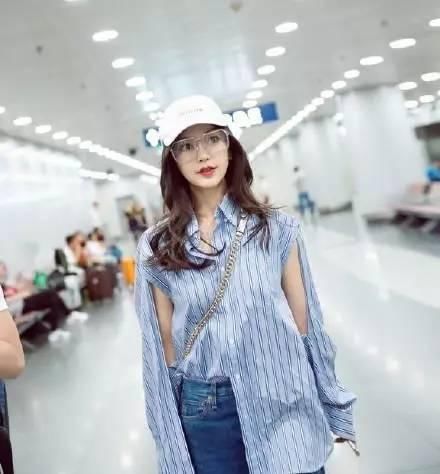 杨颖机场模仿杨幂穿病号服，结果用力过猛，被王珞丹狂甩几条街!
