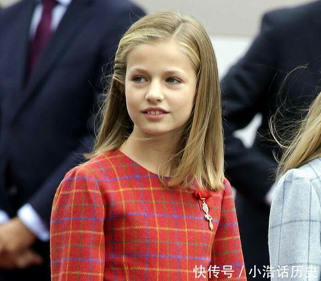 西班牙王室的两位小公主,同父同母但不同命,很