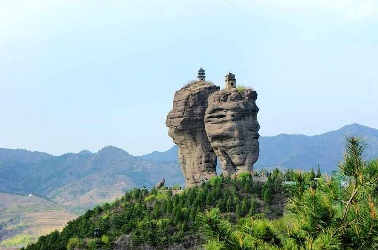 世界未解之谜:石柱上的神秘双塔是怎样建成的?至今无人解释清楚