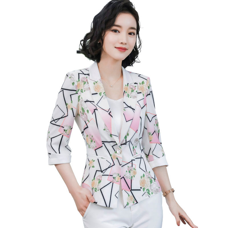 别傻买棒球服了!今年秋天流行这样穿搭，不艳不俗，还很时髦