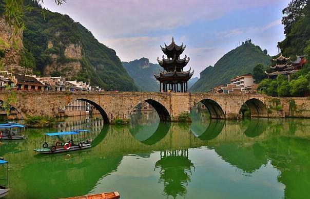  「途经」我国西南首条高铁即将问世，途经之地不可限量，这个省份获益最大