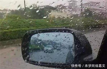  老司机@雨天开车时，车窗玻璃看不清老司机只用一招就能解决！