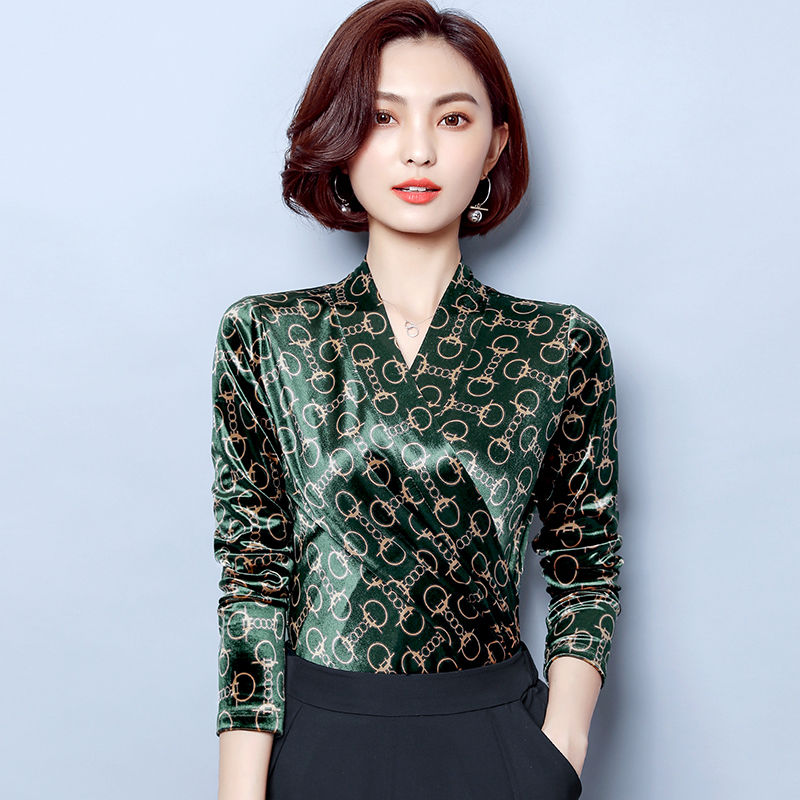 奔四女人这样穿小衫,洋气造型超好看