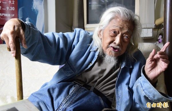 “台独”大佬叫嚣“400年台独”力挺蔡英文，台网友:悲哀