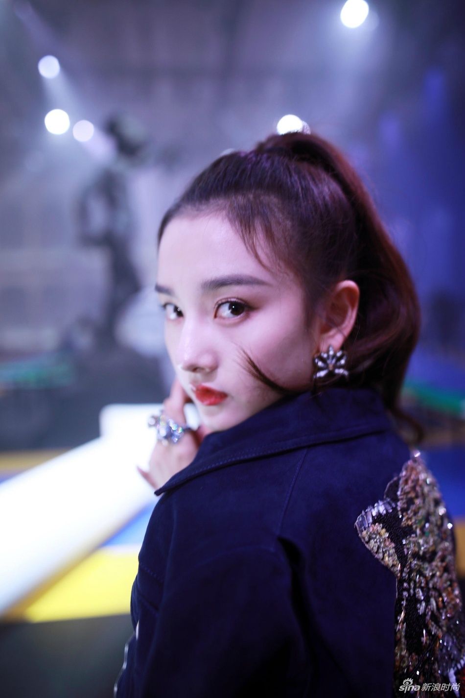 宋祖儿:一双大长腿吸睛无数