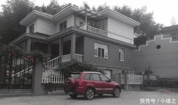  「全村」晒一个广东的村庄, 家家户户都住高档别墅, 全村都是土