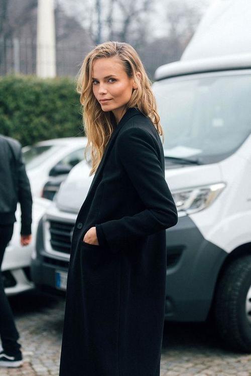 完胜奚梦瑶的世界50强超模，维密上掉鞋也能步步生莲