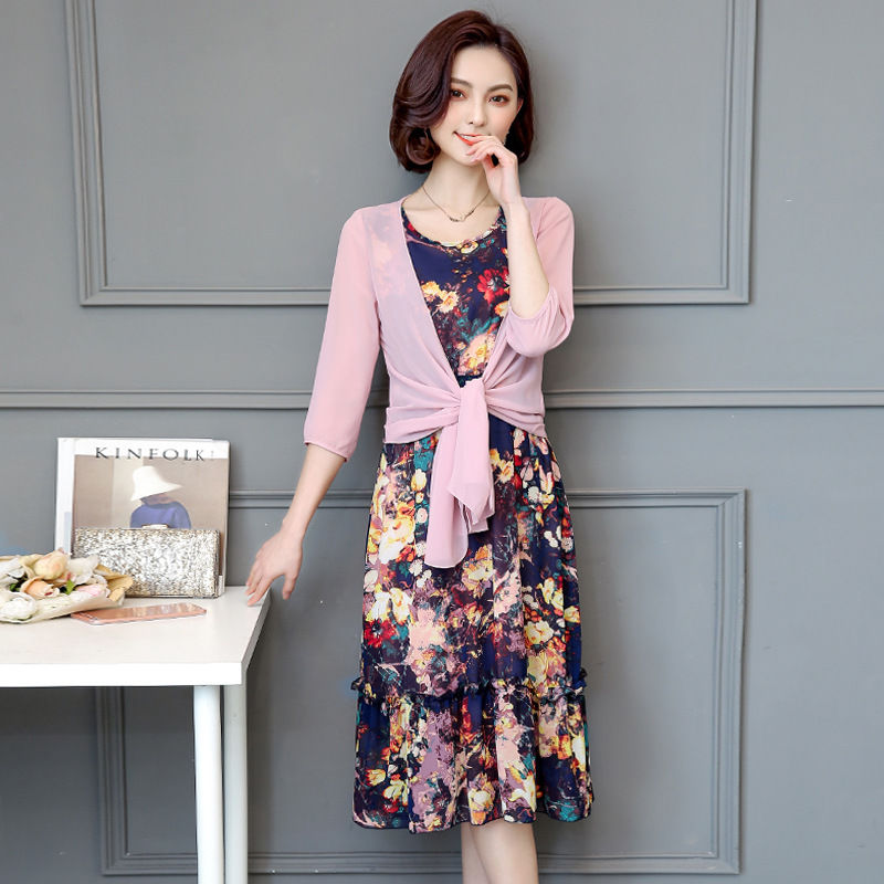 大屁股女人，紧身衣别穿!瞧，穿松垮裙，洋气又迷人，太显瘦了