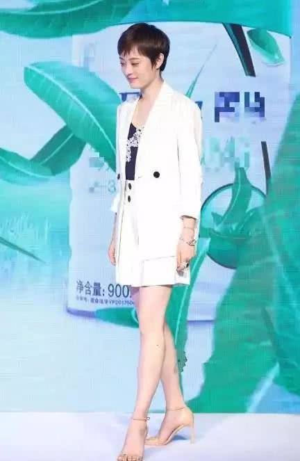  『时髦』40岁女人也可以时髦又抢镜，学会明星穿搭方式，告别土味时尚