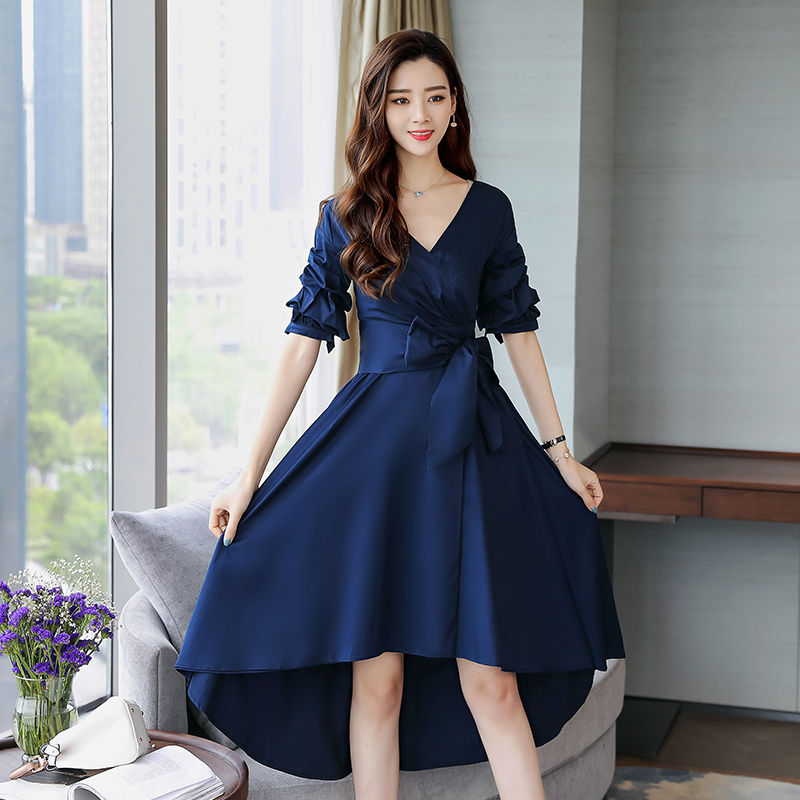 新发现一种裙叫:“波斯蓝”，70后穿白美嫩，80后穿精致有范