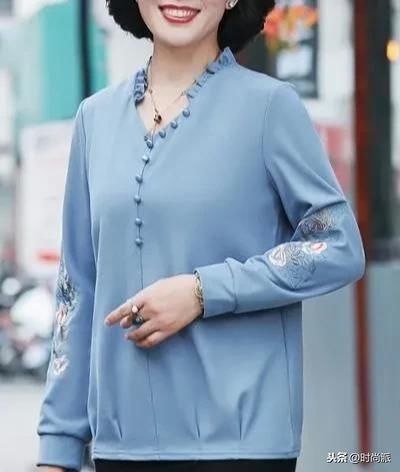 「采用」新穿法,叫“迎夏衫”,中年妈妈当下穿薄厚正好!洋气显年轻
