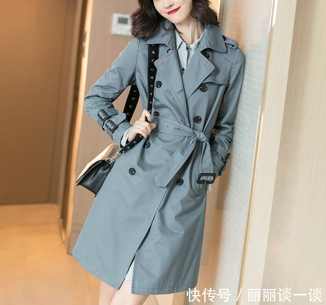 『腰线的连衣』奔五的女人,这“3种”衣服要少穿,尤其是第三种,显老又俗气!