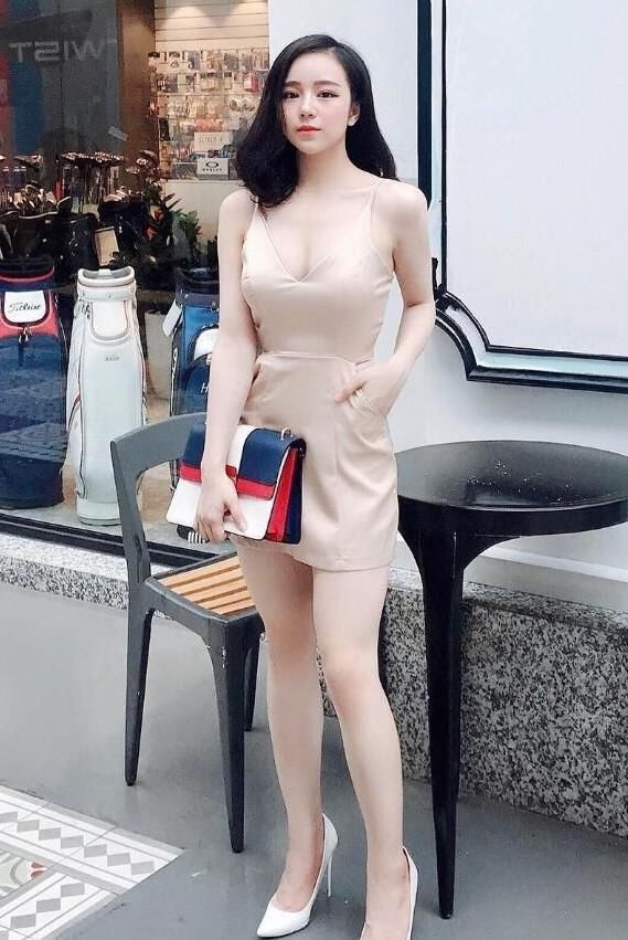 街拍:可爱小姐姐萝莉照，确实是好看极了