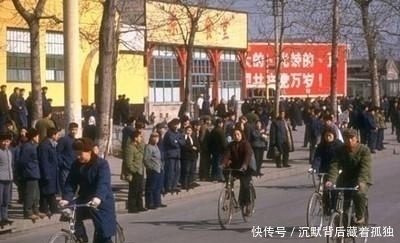  #老照片#罕见老照片：看看上世纪70年代的中国什么样子，充满时