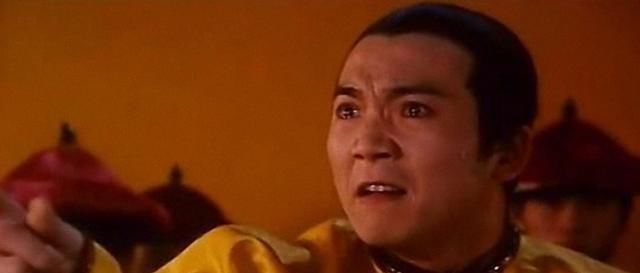 相差@与甄子丹相差4岁，与星爷玩文斗，与李连杰玩武斗，如今呢！