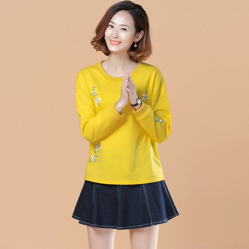 难怪，163斤妈妈连买3件这卫衣，搭短裙穿美爆了，咋穿咋美