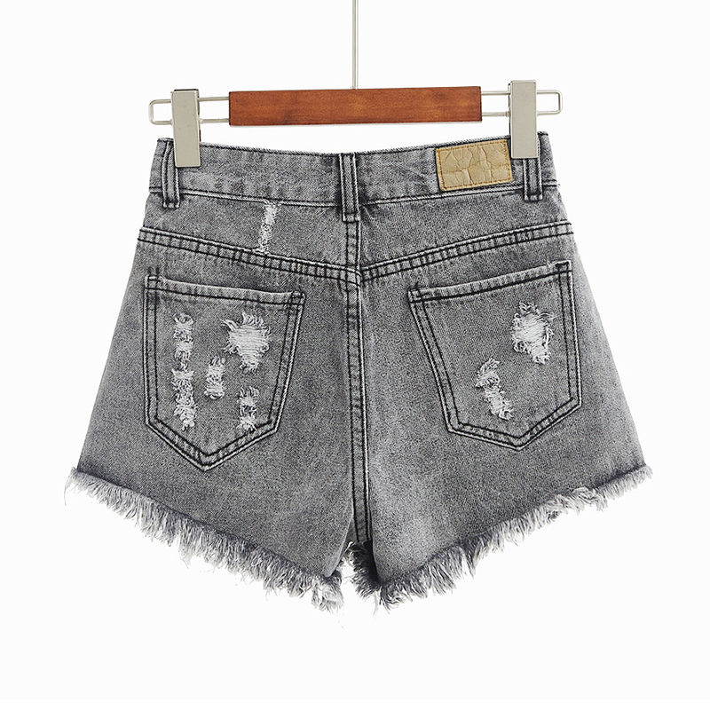 无牛仔不时尚，牛仔短裤时尚又有型，超级好搭配