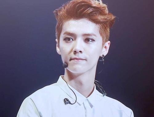 换了发型的鹿晗，瞬间走向了颜值巅峰，网友：还是傻狍子最帅！