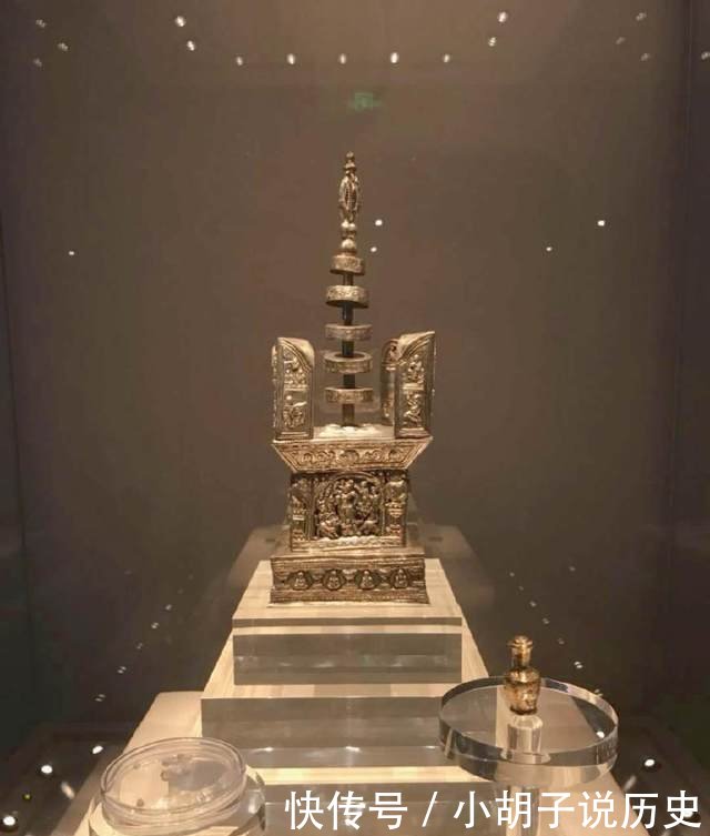 雷峰塔底下埋着国宝，到底有没有白蛇