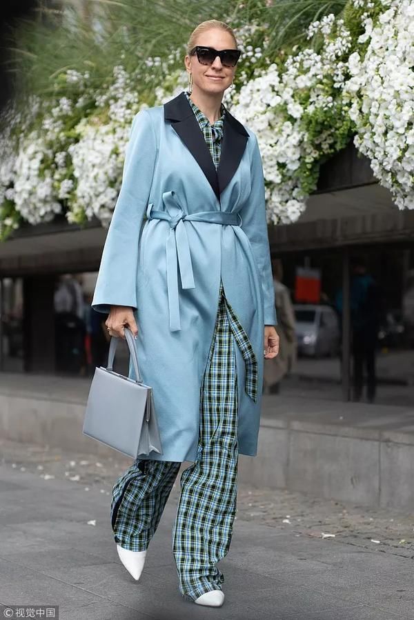 好看的大衣那么多 能时髦几十年的却只有它