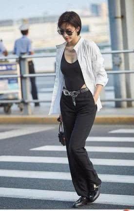 张俪这身材太恨人了！穿大粗裤子却不臃肿，网友：时髦到飞起！