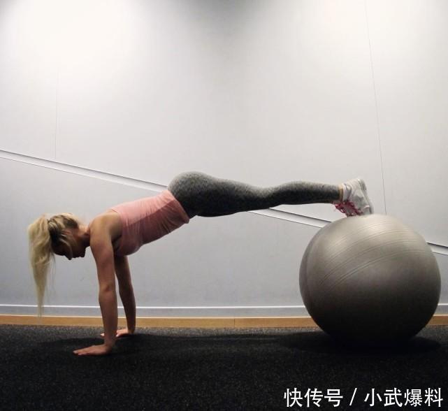 34D+24+37全世界穿紧身裤最漂亮的姑娘，您认可吗