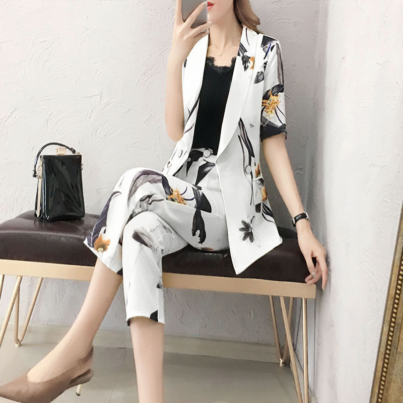 九月发现一种女装:叫西装上下套，比旗袍张扬、比连衣裙时髦干练