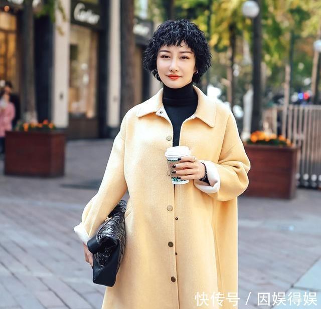 感染力■街拍小姐姐穿着黑色网纱的仙女裙,太有感染力了