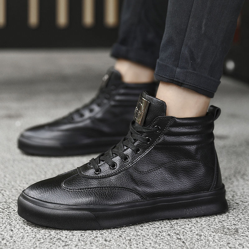 凉鞋可以冷藏了，今年未上先火的马丁靴提早，女人见了直呼:太帅