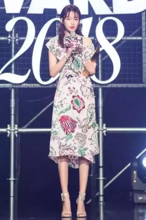 孙怡可真能，“麻薯鞋”都能塞进去，173的身高脚有34码？