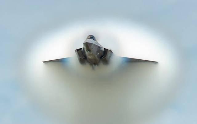  「此前」F-35现役头盔存在重大缺陷？美军欲再升级头盔配置，此前售价达360万