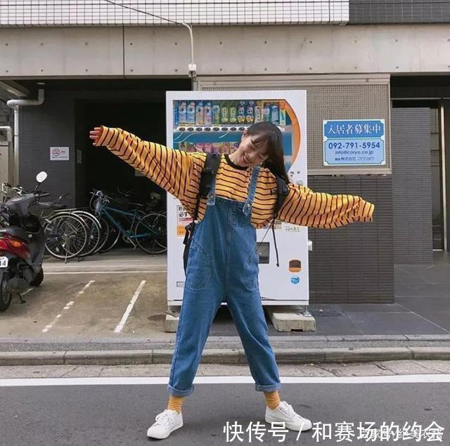 「时髦」今春的“初恋裤”火了,比阔腿裤减龄、比小黑裤时髦,穿过都爱了