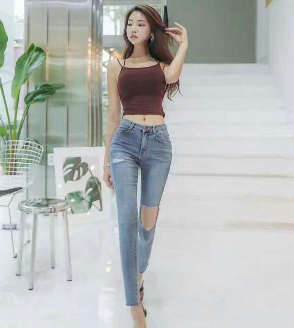 秋季穿搭，牛仔裤日常常见的服饰，永不过时年年流行