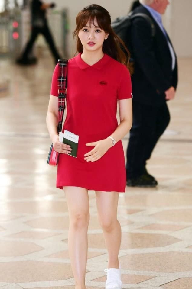 金所炫亮相机场，90斤的身材却有双“萝卜腿”，也就脸能看了！