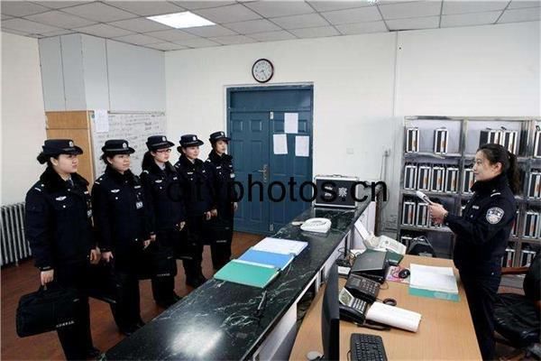  [脑袋]公务员每月2500元工资，为什么很多人挤破脑袋？这几笔钱