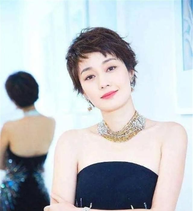  #女性来说#见过世面的女人，很少戴黄金首饰，瞧阔太们这4种，显高级又贵气