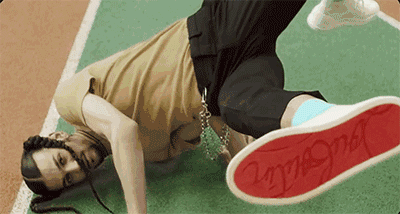 多厉害?丨Queen S说她睡觉也想枕着这双鞋子