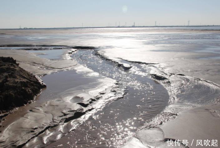 南海“吹沙填海”工程现状：曾经的珊瑚礁，如今媲美马尔代夫