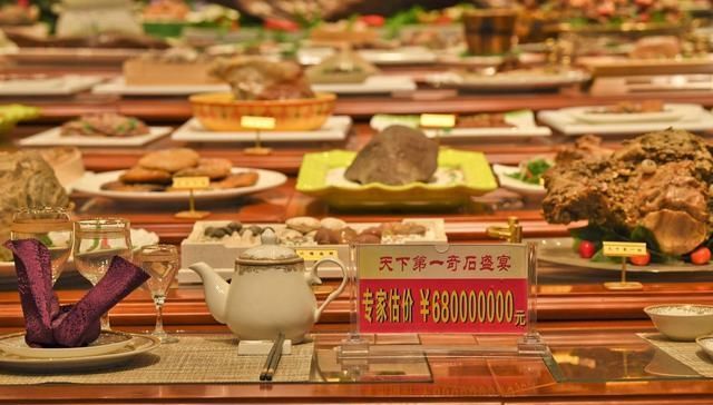  实拍：实拍1088道菜的“天下第一宴”，宴席占地222平米，估价6.